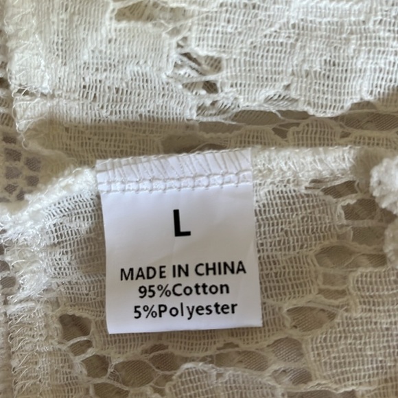 No brand 3/4 sleeved white blouse with lace and embroidered flowers. Size L - Picture 7 of 7